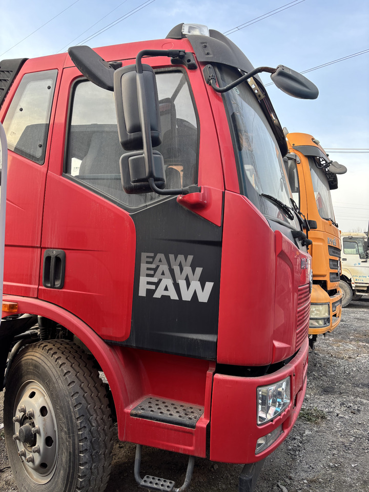 FAW - Tractor head: gambar 2 FAW - Tractor head: gambar 2