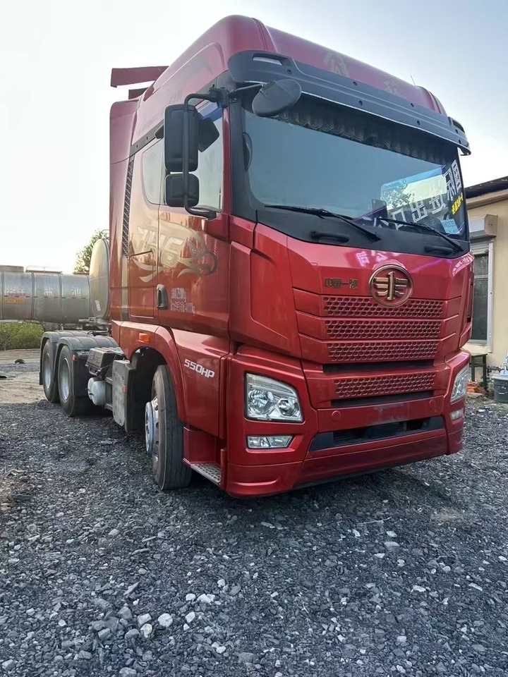 FAW - Tractor head: gambar 1 FAW - Tractor head: gambar 1