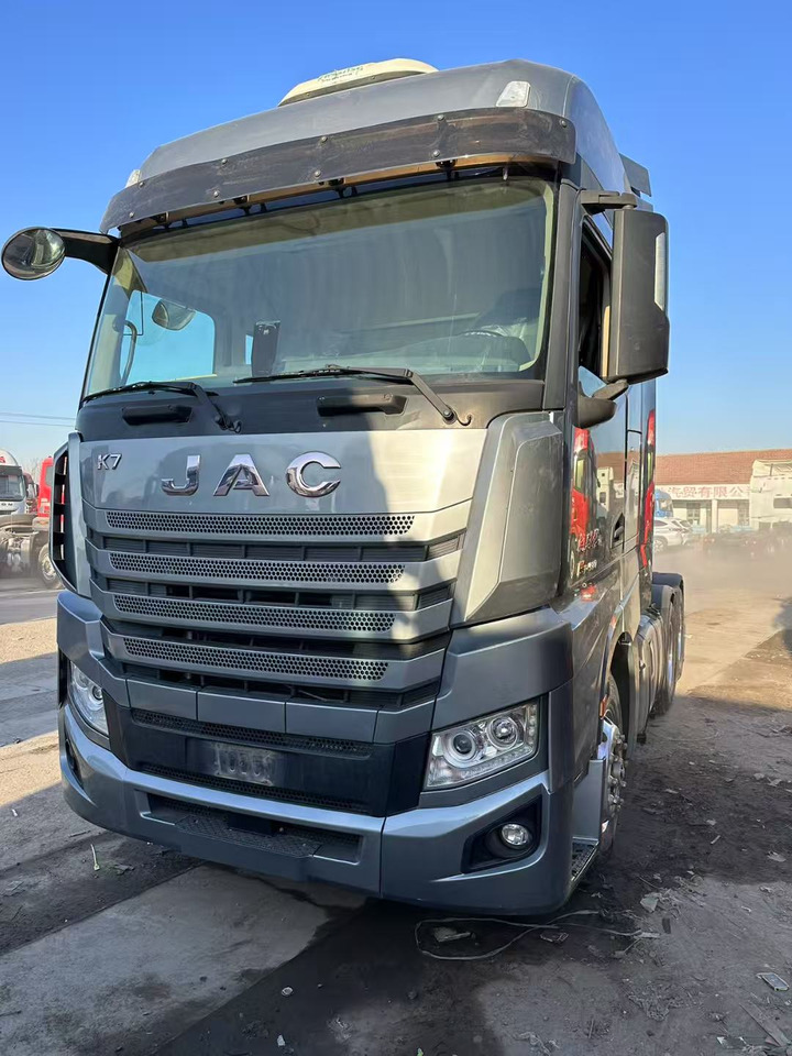JAC K7 - Tractor head: gambar 1 JAC K7 - Tractor head: gambar 1