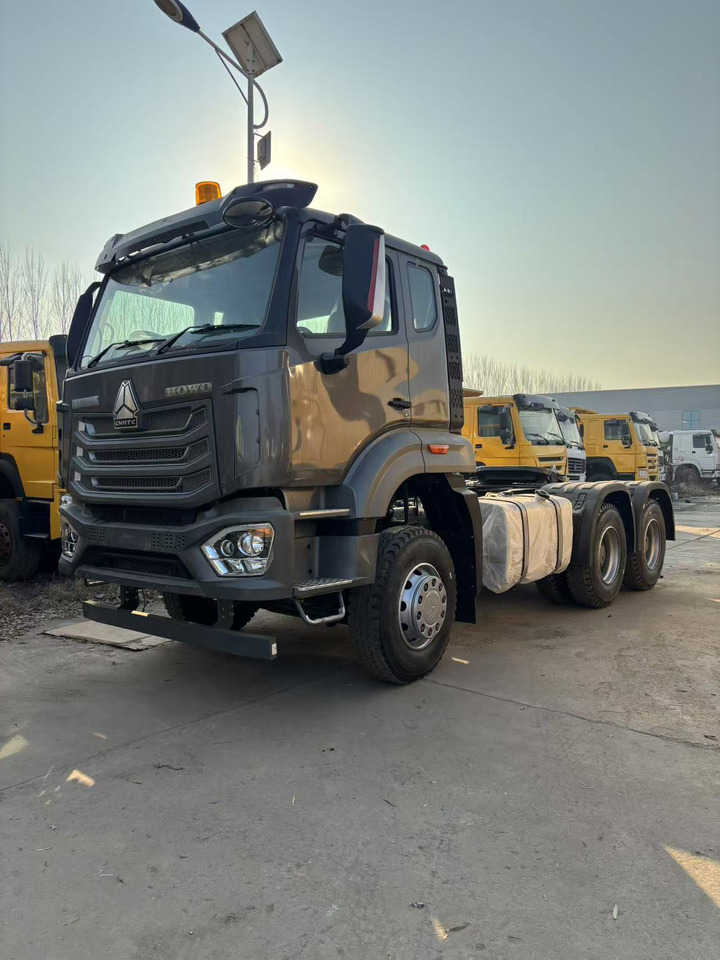SINOTRUCK HOWO - Tractor head: gambar 2 SINOTRUCK HOWO - Tractor head: gambar 2