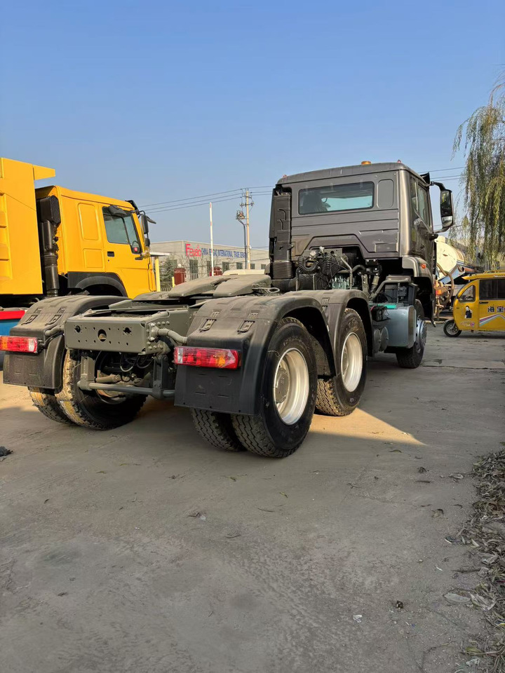SINOTRUCK HOWO - Tractor head: gambar 5 SINOTRUCK HOWO - Tractor head: gambar 5