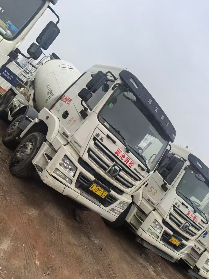 XUGONG - Truk pengaduk beton: gambar 4 XUGONG - Truk pengaduk beton: gambar 4