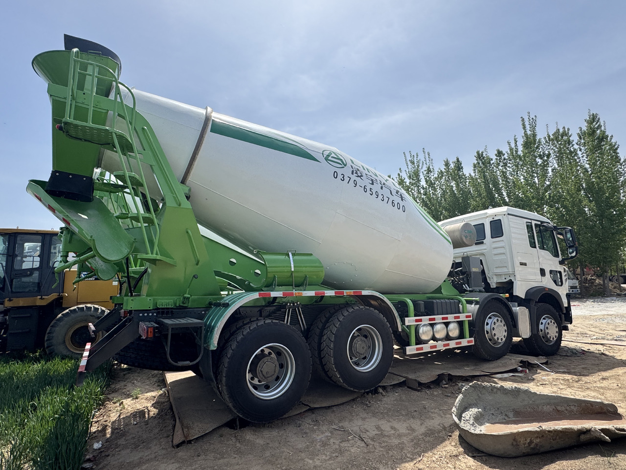 Howo - Truk pengaduk beton: gambar 3 Howo - Truk pengaduk beton: gambar 3