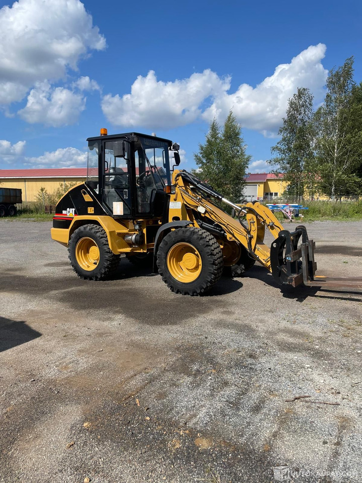 Caterpillar 908 pyöräkuormaaja kauhalla & piikeillä, 6670H, 2001, Huittinen - Wheel loader: gambar 2 Caterpillar 908 pyöräkuormaaja kauhalla & piikeillä, 6670H, 2001, Huittinen - Wheel loader: gambar 2