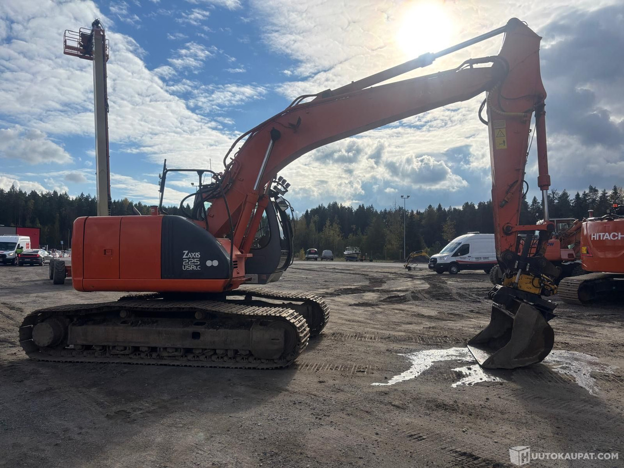 Hitachi ZX 225 USR lc kaivinkone, Lieto - Ekskavator perayap: gambar 2 Hitachi ZX 225 USR lc kaivinkone, Lieto - Ekskavator perayap: gambar 2