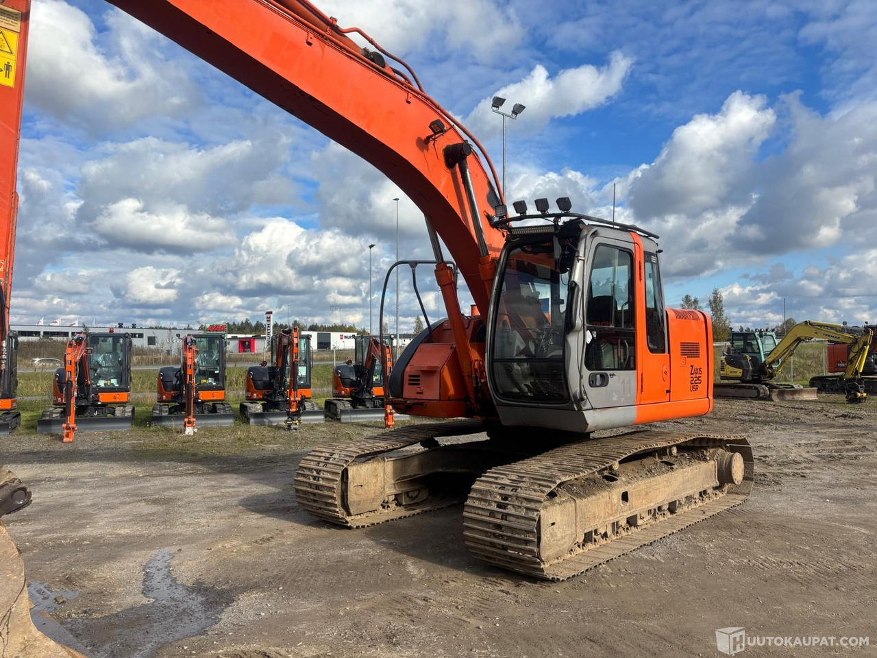 Hitachi ZX 225 USR lc kaivinkone, Lieto - Ekskavator perayap: gambar 4 Hitachi ZX 225 USR lc kaivinkone, Lieto - Ekskavator perayap: gambar 4