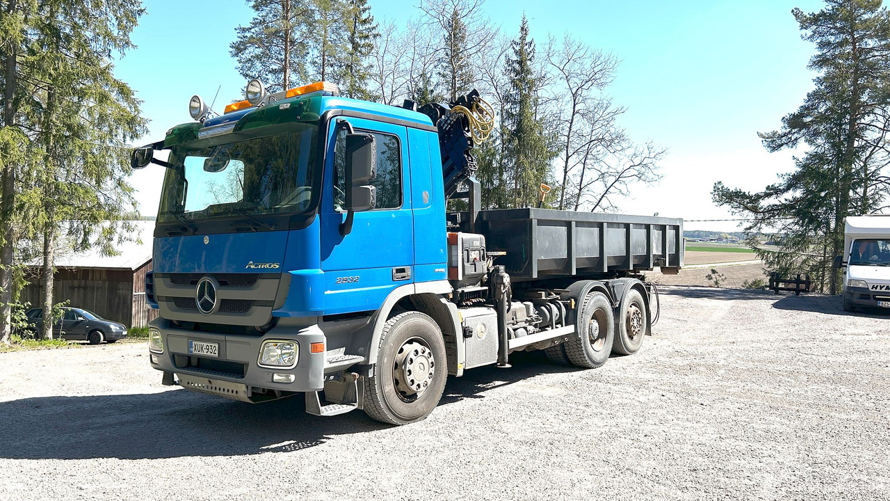 Kuorma-auto Mercedes-Benz Actros 2532, vm. 2009, kympitetty pilkki ja vaijerilaitteet, Lieto - Hook lift, Truk derek: gambar 1 Kuorma-auto Mercedes-Benz Actros 2532, vm. 2009, kympitetty pilkki ja vaijerilaitteet, Lieto - Hook lift, Truk derek: gambar 1