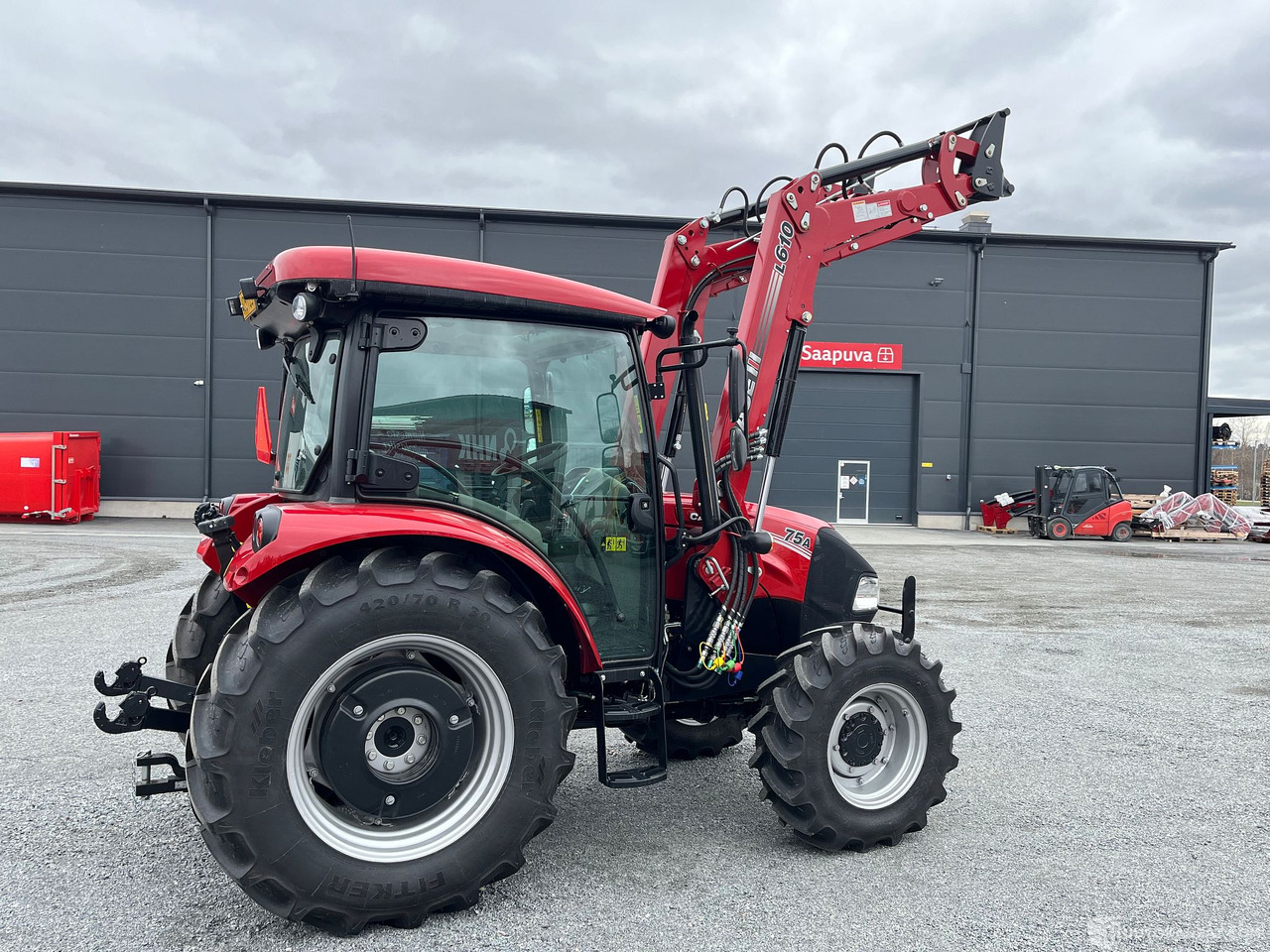 Peralatan pertanian Case IH Farmall 75A kuormaajalla, 2025, rekisteröitävissä, Nähtävillä Okrassa, Hämeenlinna: gambar 6