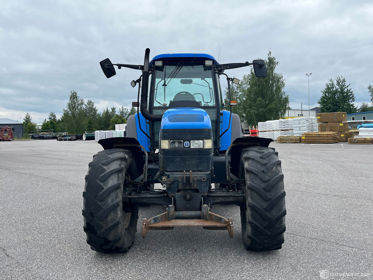 New Holland TM155, traktori etunostolaitteeella, 2004,, Salo - Peralatan pertanian: gambar 2 New Holland TM155, traktori etunostolaitteeella, 2004,, Salo - Peralatan pertanian: gambar 2