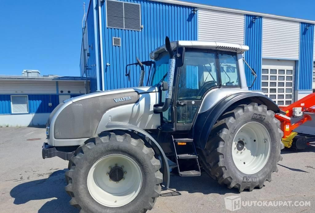 Valtra M 120 E, VAIN 2932 h, Okraspecial, 2004, Kokkola - Peralatan pertanian: gambar 1 Valtra M 120 E, VAIN 2932 h, Okraspecial, 2004, Kokkola - Peralatan pertanian: gambar 1