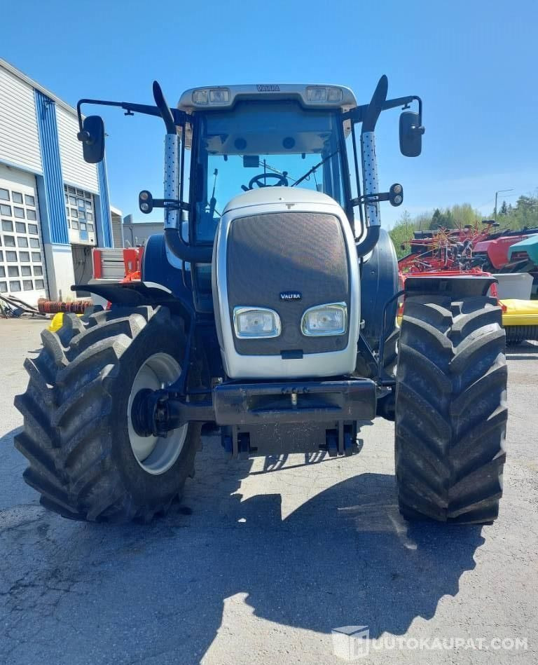 Valtra M 120 E, VAIN 2932 h, Okraspecial, 2004, Kokkola - Peralatan pertanian: gambar 4 Valtra M 120 E, VAIN 2932 h, Okraspecial, 2004, Kokkola - Peralatan pertanian: gambar 4