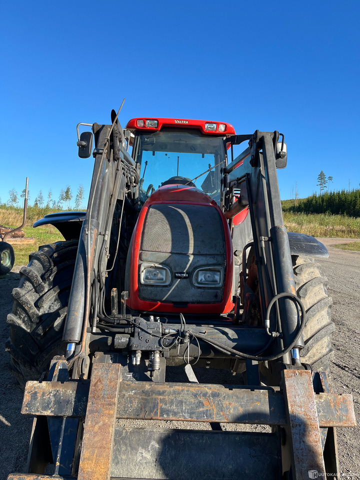 Valtra T190, etukuormaajalla, vm. 2003, Petäjävesi - Peralatan pertanian: gambar 4 Valtra T190, etukuormaajalla, vm. 2003, Petäjävesi - Peralatan pertanian: gambar 4