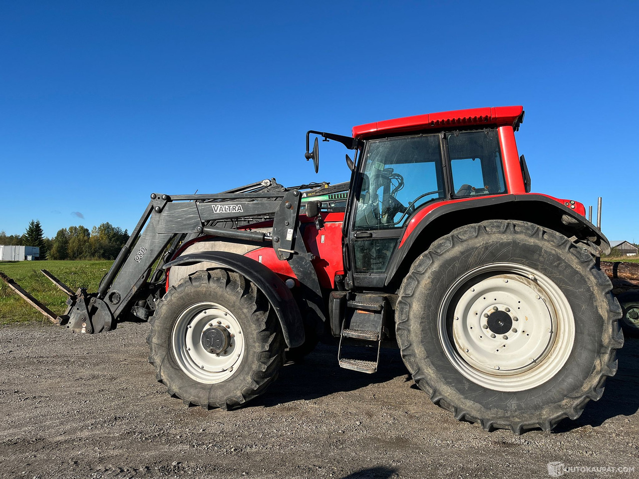 Valtra T190, etukuormaajalla, vm. 2003, Petäjävesi - Peralatan pertanian: gambar 1 Valtra T190, etukuormaajalla, vm. 2003, Petäjävesi - Peralatan pertanian: gambar 1