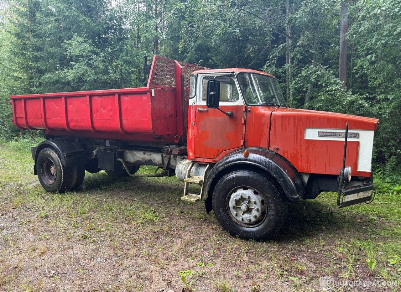 Sisu Karhu, kuorma-auto kipillä, 24 577 km, 1982, Lohja - Truk: gambar 1 Sisu Karhu, kuorma-auto kipillä, 24 577 km, 1982, Lohja - Truk: gambar 1