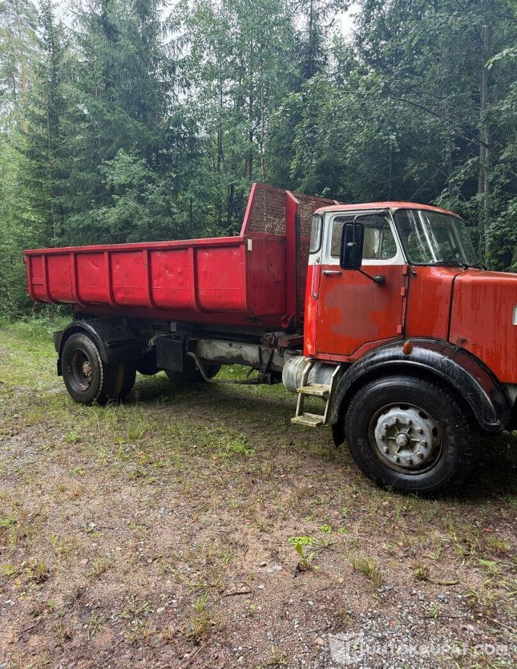 Sisu Karhu, kuorma-auto kipillä, 24 577 km, 1982, Lohja - Truk: gambar 2 Sisu Karhu, kuorma-auto kipillä, 24 577 km, 1982, Lohja - Truk: gambar 2