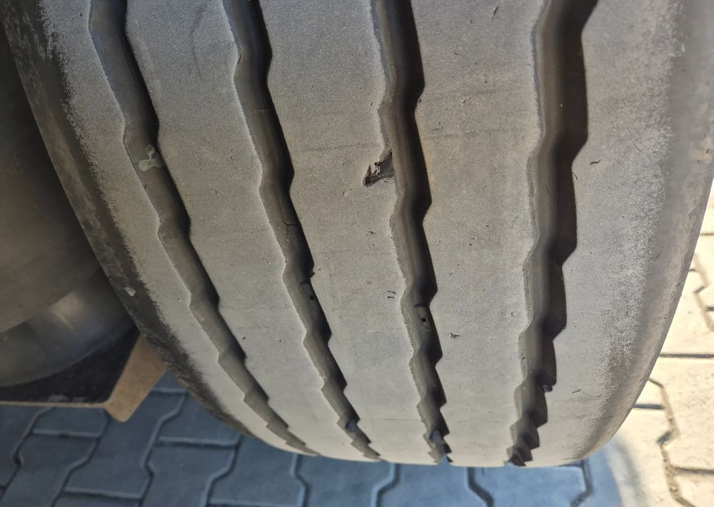 Krone BDE STANDARD PODNOSZONY DACH / z Niemiec PONADGABARYTY POSZERZANA OPONY 80% - Semi-trailer dengan terpal samping: gambar 4 Krone BDE STANDARD PODNOSZONY DACH / z Niemiec PONADGABARYTY POSZERZANA OPONY 80% - Semi-trailer dengan terpal samping: gambar 4