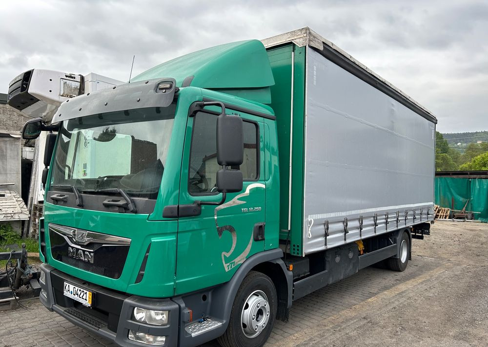 MAN TGL 12.250 6.2m AUTOMAT KLIMA z Niemiec ESP nowe opony EURO 6 / 4.75 rozstaw / zawiesie na wózek widłowy / TOP STAN / okazja nauka jazdy MOŻLIWOŚĆ DOSTOSOWANIA 12t - Truk dengan terpal samping: gambar 3 MAN TGL 12.250 6.2m AUTOMAT KLIMA z Niemiec ESP nowe opony EURO 6 / 4.75 rozstaw / zawiesie na wózek widłowy / TOP STAN / okazja nauka jazdy MOŻLIWOŚĆ DOSTOSOWANIA 12t - Truk dengan terpal samping: gambar 3