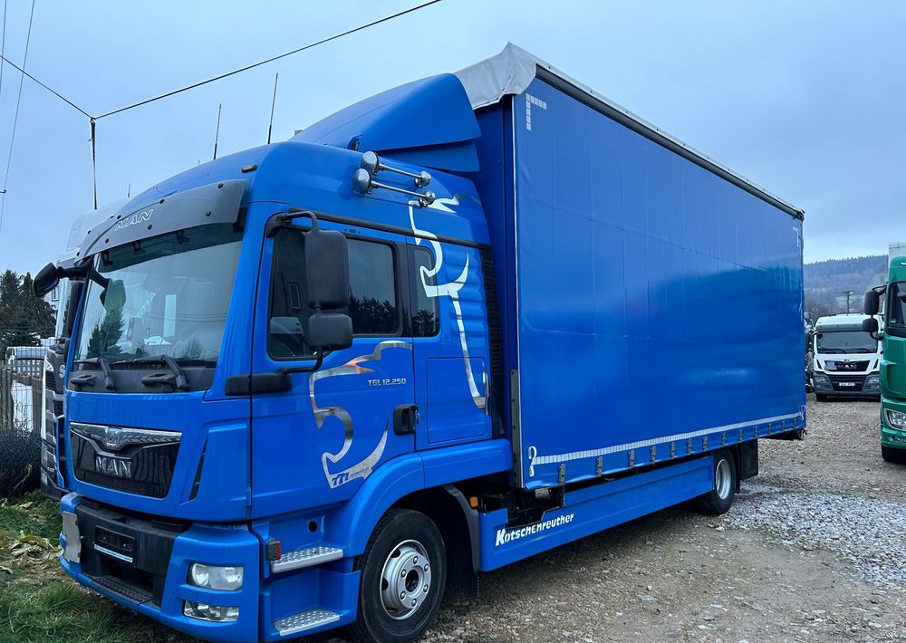 MAN TGL 12.250 cena za ZESTAW TANDEM UNIKAT przebieg z Niemiec MANUAL HAK / EURO 6 / przyczepa zestaw jumbo / opony 80% - Truk dengan terpal samping: gambar 1 MAN TGL 12.250 cena za ZESTAW TANDEM UNIKAT przebieg z Niemiec MANUAL HAK / EURO 6 / przyczepa zestaw jumbo / opony 80% - Truk dengan terpal samping: gambar 1