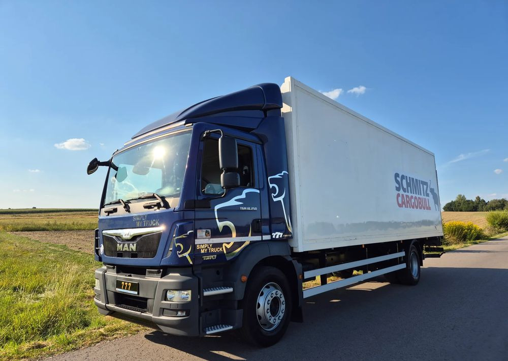 MAN TGM 18.250 Carrier 1950 D/E z Holandii / TOP STAN / 7.5m / 18 palet / winda + drzwi boczne / OKAZJA - Truk berpendingin: gambar 1 MAN TGM 18.250 Carrier 1950 D/E z Holandii / TOP STAN / 7.5m / 18 palet / winda + drzwi boczne / OKAZJA - Truk berpendingin: gambar 1
