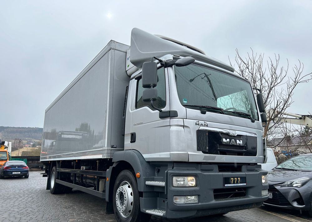MAN TGM 18.290 TK 1200 R Spectrum THERMO King z Niemiec 8m / 20 palet / winda Klima / OKAZJA - Truk berpendingin: gambar 3 MAN TGM 18.290 TK 1200 R Spectrum THERMO King z Niemiec 8m / 20 palet / winda Klima / OKAZJA - Truk berpendingin: gambar 3