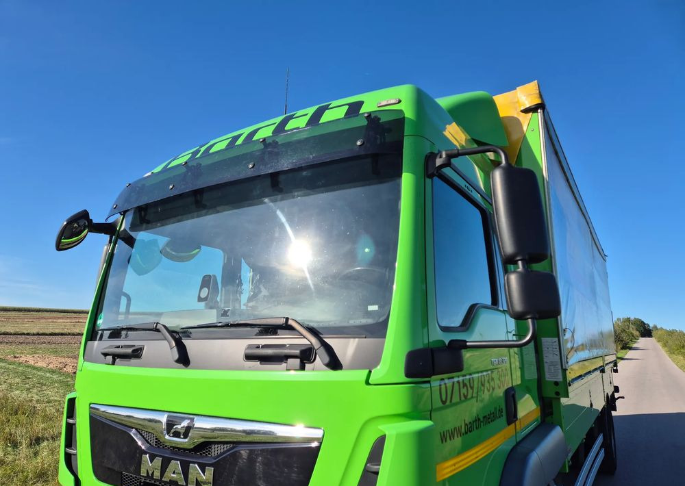 MAN Tgm 18.320 FULL SERWIS UNIKAT TOP ORYGINALNY PRZEBIEG z Niemiec AUTOMAT WINDA ACC Pirelli klima postojowa 18.250 18.290 15.250 15.290 15.320 - Truk dengan terpal samping: gambar 4 MAN Tgm 18.320 FULL SERWIS UNIKAT TOP ORYGINALNY PRZEBIEG z Niemiec AUTOMAT WINDA ACC Pirelli klima postojowa 18.250 18.290 15.250 15.290 15.320 - Truk dengan terpal samping: gambar 4