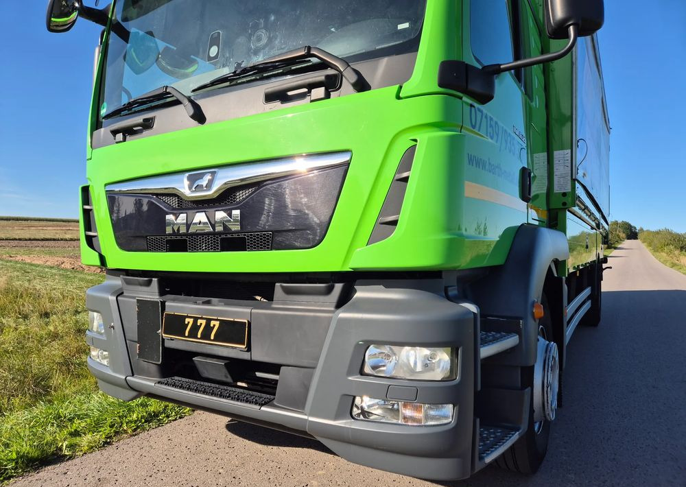 MAN Tgm 18.320 FULL SERWIS UNIKAT TOP ORYGINALNY PRZEBIEG z Niemiec AUTOMAT WINDA ACC Pirelli klima postojowa 18.250 18.290 15.250 15.290 15.320 - Truk dengan terpal samping: gambar 3 MAN Tgm 18.320 FULL SERWIS UNIKAT TOP ORYGINALNY PRZEBIEG z Niemiec AUTOMAT WINDA ACC Pirelli klima postojowa 18.250 18.290 15.250 15.290 15.320 - Truk dengan terpal samping: gambar 3