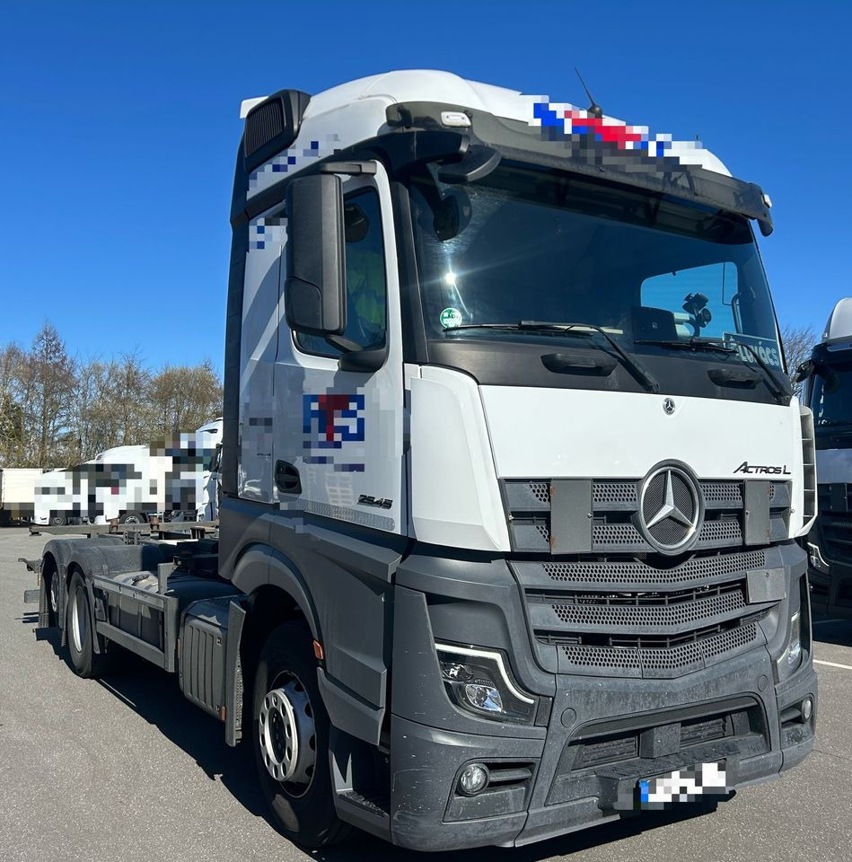 Mercedes-Benz Actros L 2545 BDF 2022 z Niemiec wiele sztuk STANDARD bez retardera 2 zbiorniki HAK - Truk sasis: gambar 1 Mercedes-Benz Actros L 2545 BDF 2022 z Niemiec wiele sztuk STANDARD bez retardera 2 zbiorniki HAK - Truk sasis: gambar 1
