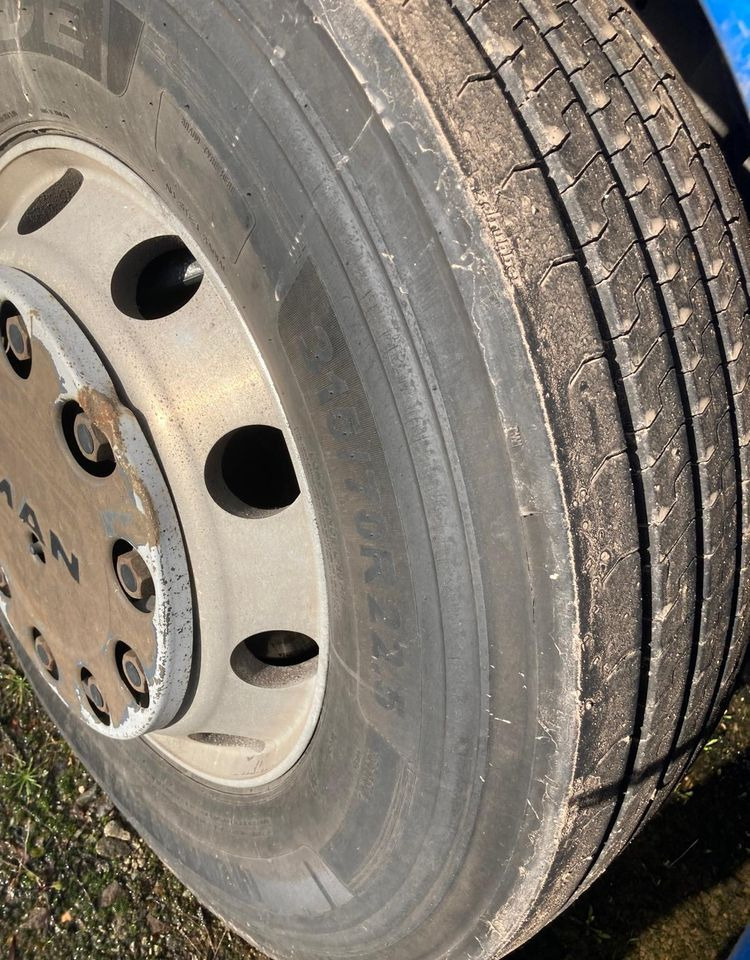 MAN TGS 18.400 NAUKA JAZDY z Niemiec NISKA KABINA ELKA AUTOMAT 4x2 STANDARD 315/70r22.5 SUPER STAN TGX 470 460 420 430 500 510 400 360 410 - Tractor head: gambar 4 MAN TGS 18.400 NAUKA JAZDY z Niemiec NISKA KABINA ELKA AUTOMAT 4x2 STANDARD 315/70r22.5 SUPER STAN TGX 470 460 420 430 500 510 400 360 410 - Tractor head: gambar 4