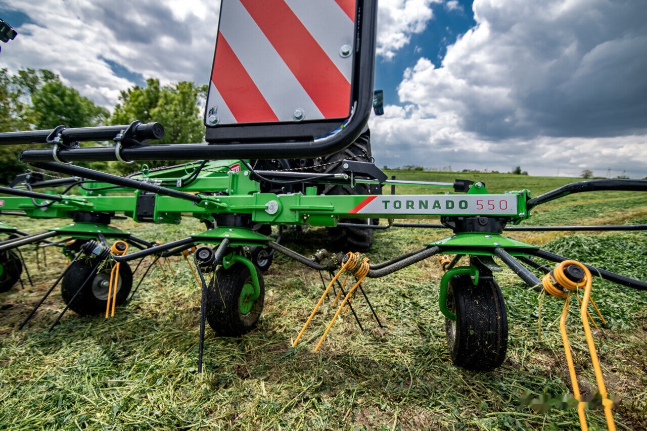 Talex Przetrząsacz 4 wirnikowy zawieszany z WOM, Tornado - Tedder/ Menyapu: gambar 3 Talex Przetrząsacz 4 wirnikowy zawieszany z WOM, Tornado - Tedder/ Menyapu: gambar 3