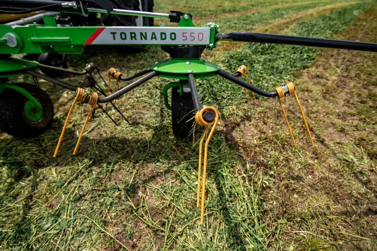 Talex Przetrząsacz 4 wirnikowy zawieszany z WOM, Tornado - Tedder/ Menyapu: gambar 4 Talex Przetrząsacz 4 wirnikowy zawieszany z WOM, Tornado - Tedder/ Menyapu: gambar 4