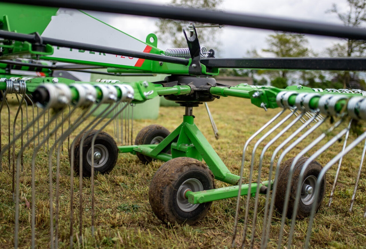 Talex Zgrabiarka karuzelowa zawieszana 3,6m Spyder - Tedder/ Menyapu: gambar 2 Talex Zgrabiarka karuzelowa zawieszana 3,6m Spyder - Tedder/ Menyapu: gambar 2