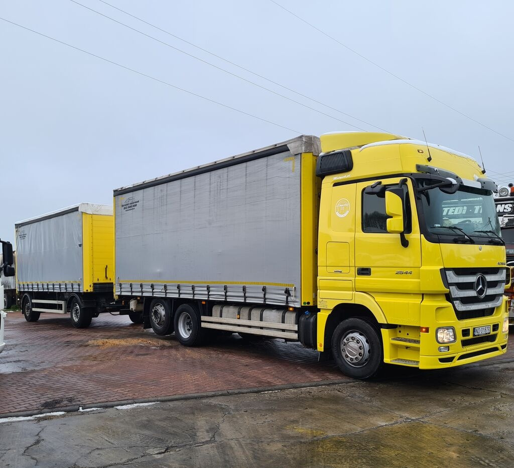 Schmitz Cargobull WIELTON - Trailer dengan terpal samping: gambar 1 Schmitz Cargobull WIELTON - Trailer dengan terpal samping: gambar 1