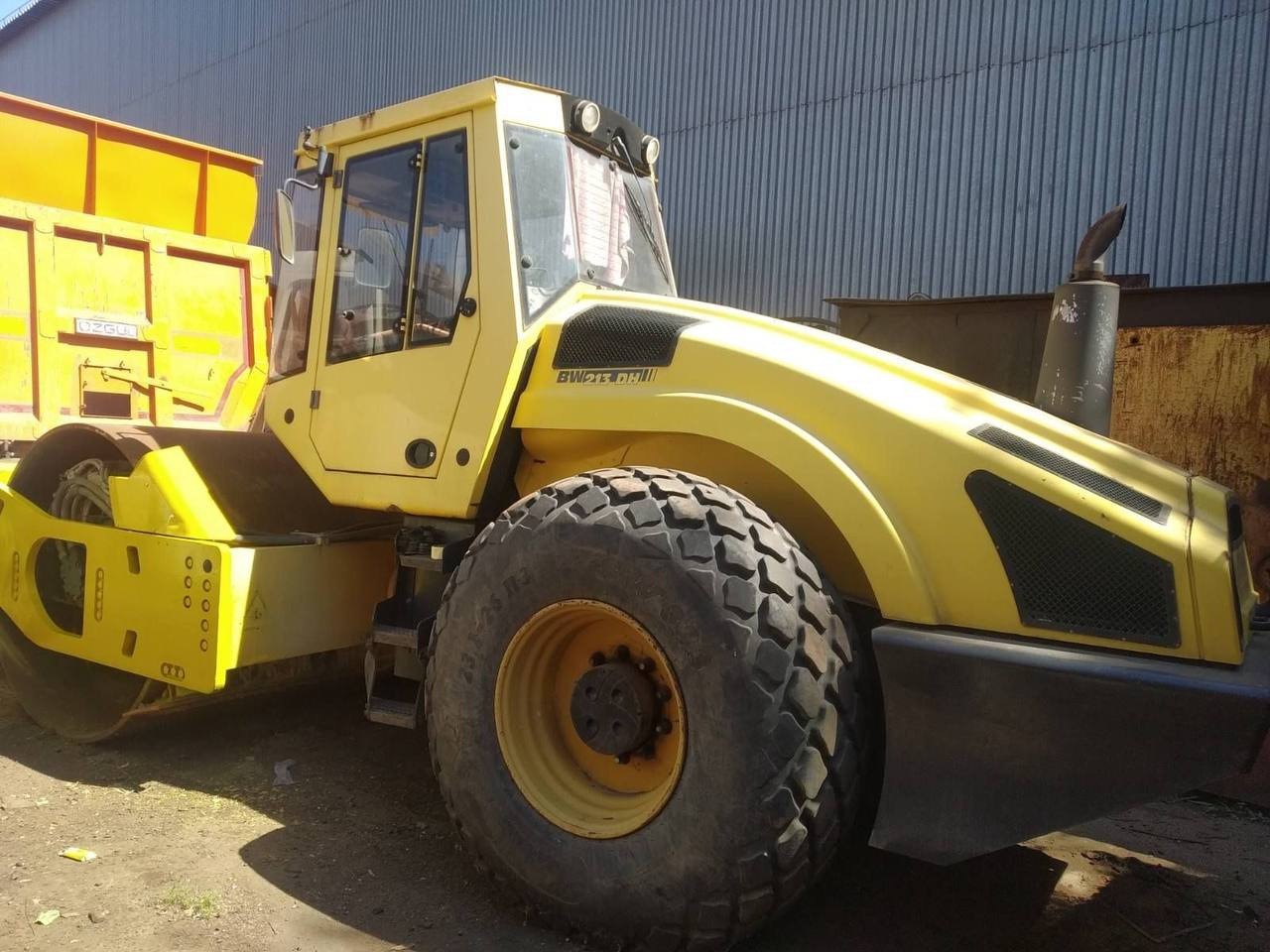 BOMAG BW 213 DH-4 - Pemadat: gambar 1 BOMAG BW 213 DH-4 - Pemadat: gambar 1