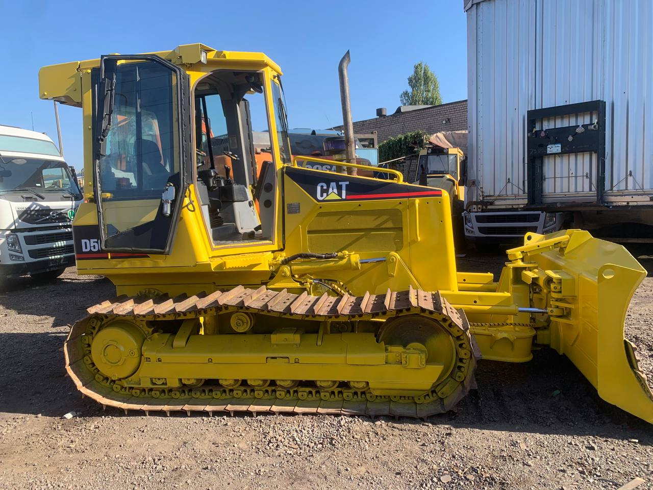 CATERPILLAR D5G - Bulldozer: gambar 1 CATERPILLAR D5G - Bulldozer: gambar 1