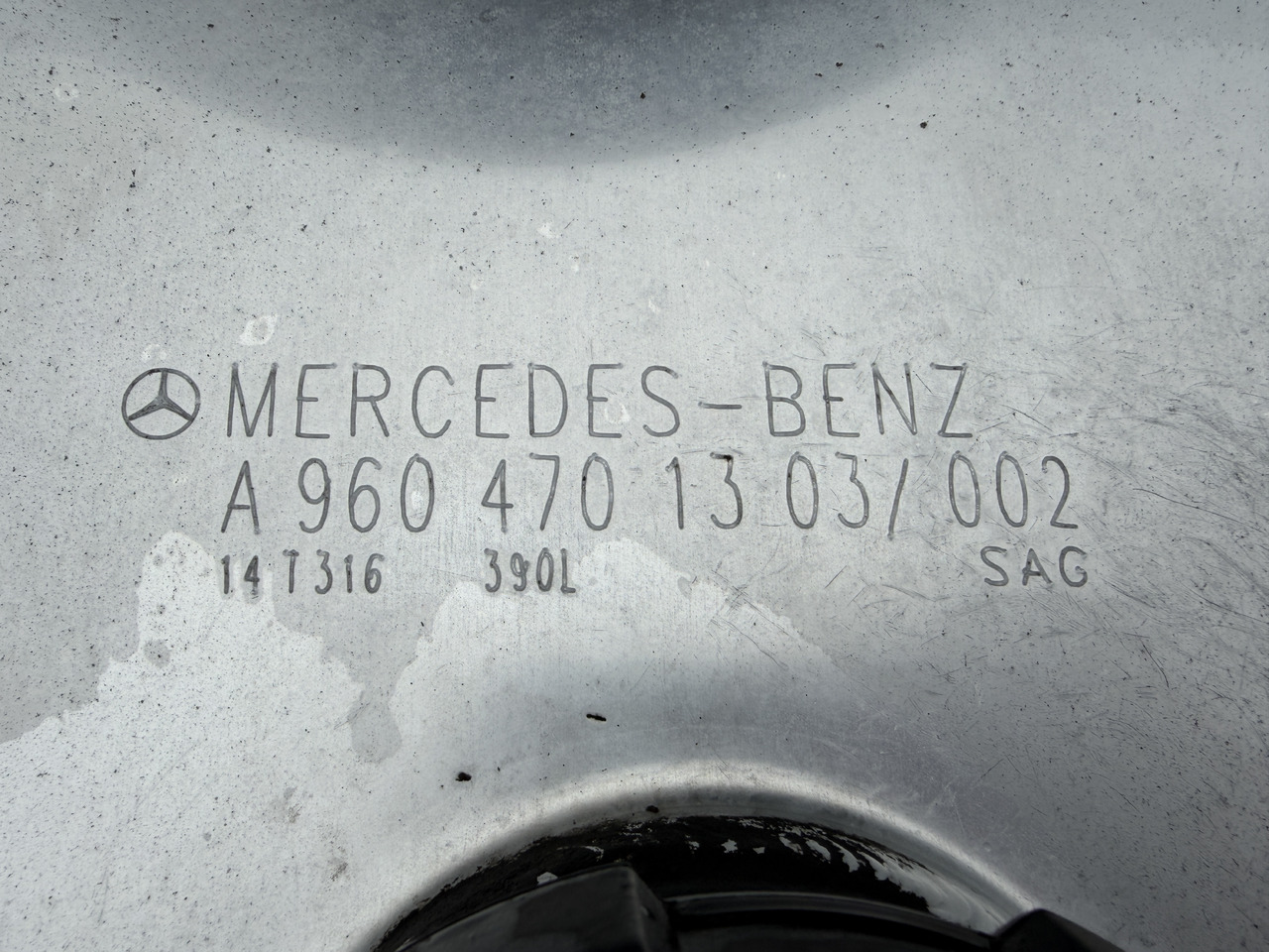 Mercedes Actros MP 4 Antos 390L - Tangki bahan bakar: gambar 5 Mercedes Actros MP 4 Antos 390L - Tangki bahan bakar: gambar 5