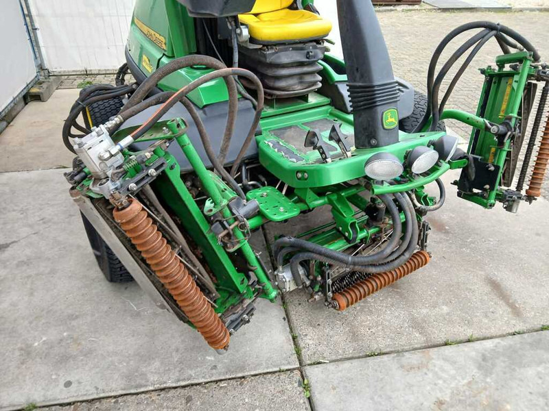 John Deere 8700A - Mesin pemotong rumput: gambar 4 John Deere 8700A - Mesin pemotong rumput: gambar 4