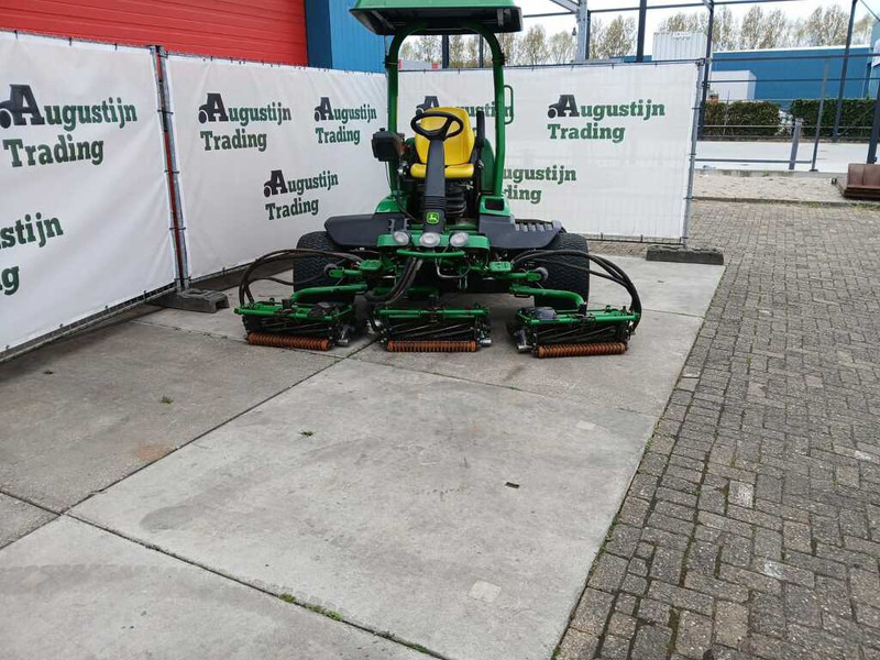 John Deere 8700A - Mesin pemotong rumput: gambar 2 John Deere 8700A - Mesin pemotong rumput: gambar 2
