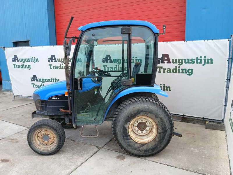 New Holland TC 27 - Traktor: gambar 1 New Holland TC 27 - Traktor: gambar 1