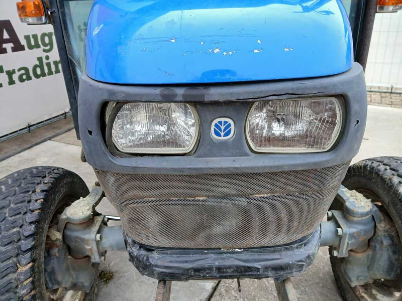 New Holland TC 27 - Traktor: gambar 5 New Holland TC 27 - Traktor: gambar 5