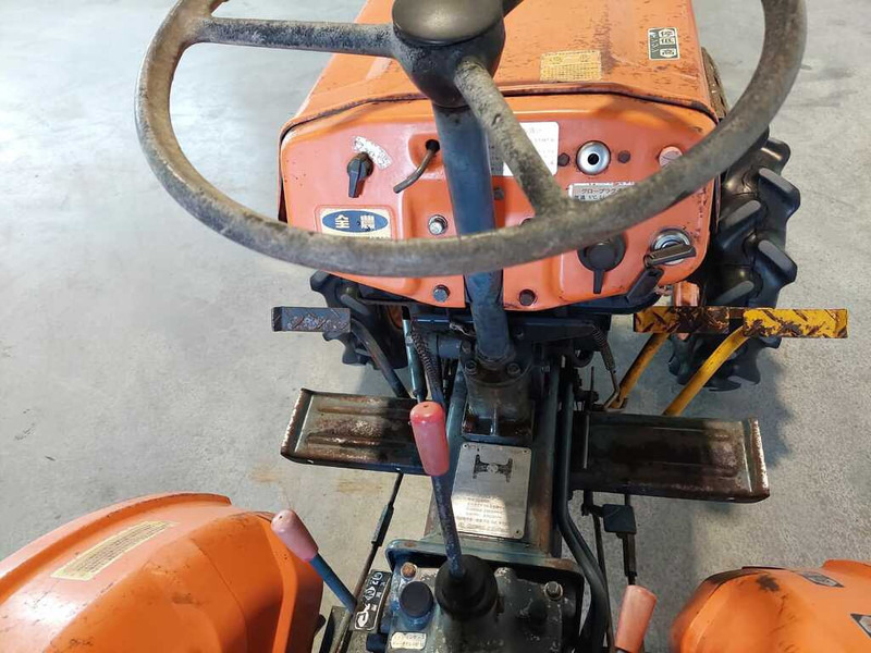 Zen-Noh ZL 6000 - Traktor kompak: gambar 1 Zen-Noh ZL 6000 - Traktor kompak: gambar 1