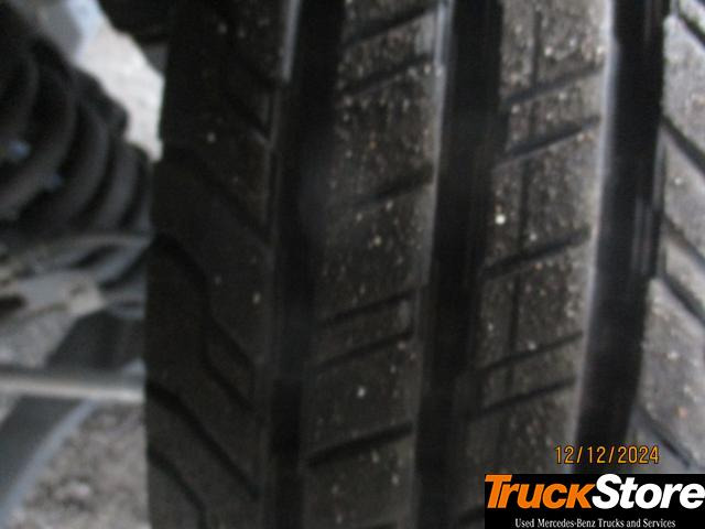 FUSO Canter 3C15 - Van box: gambar 5 FUSO Canter 3C15 - Van box: gambar 5