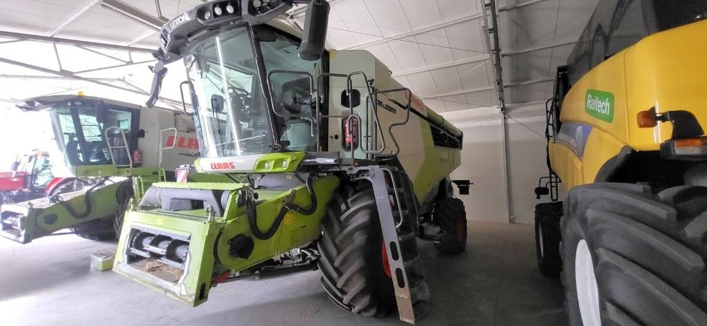 Claas Lexion 7500 + V930 - Pemanen gabungan: gambar 2 Claas Lexion 7500 + V930 - Pemanen gabungan: gambar 2