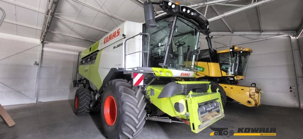 Claas Lexion 7500 + V930 - Pemanen gabungan: gambar 1 Claas Lexion 7500 + V930 - Pemanen gabungan: gambar 1