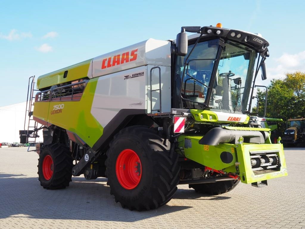 Claas Lexion 7500 + V930 - Pemanen gabungan: gambar 4 Claas Lexion 7500 + V930 - Pemanen gabungan: gambar 4