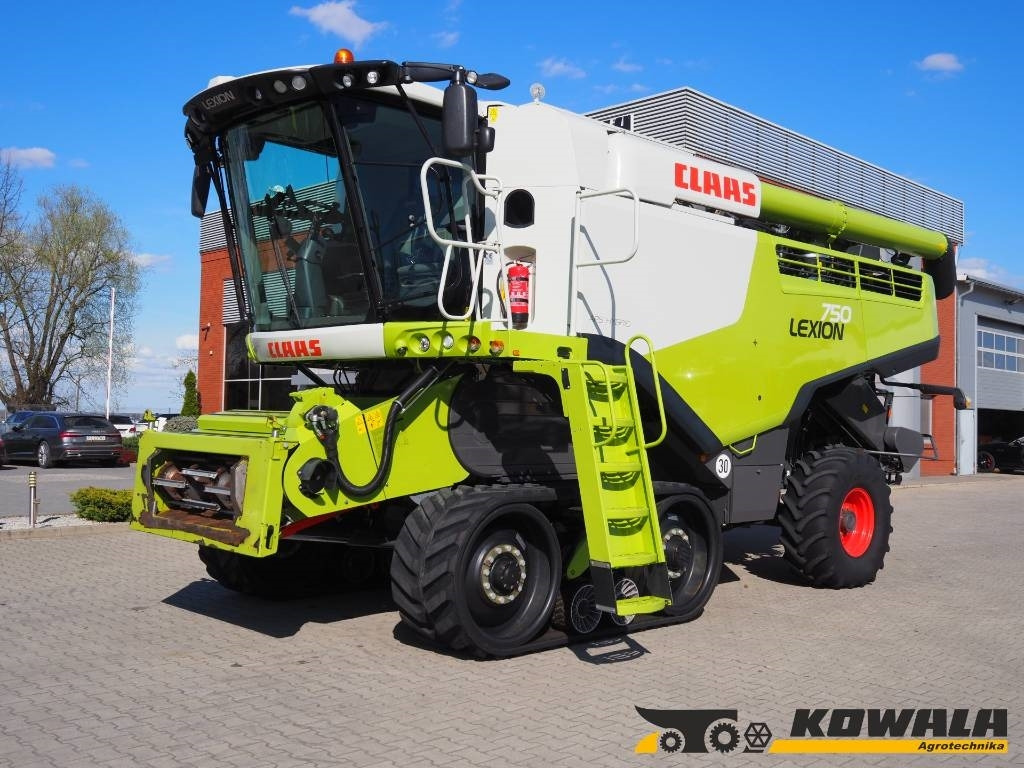 Claas Lexion 750TT GPS + V930 - Pemanen gabungan: gambar 1 Claas Lexion 750TT GPS + V930 - Pemanen gabungan: gambar 1
