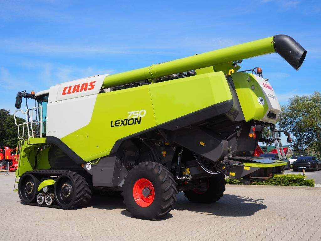 Claas Lexion 750TT + V900 - Pemanen gabungan: gambar 2 Claas Lexion 750TT + V900 - Pemanen gabungan: gambar 2