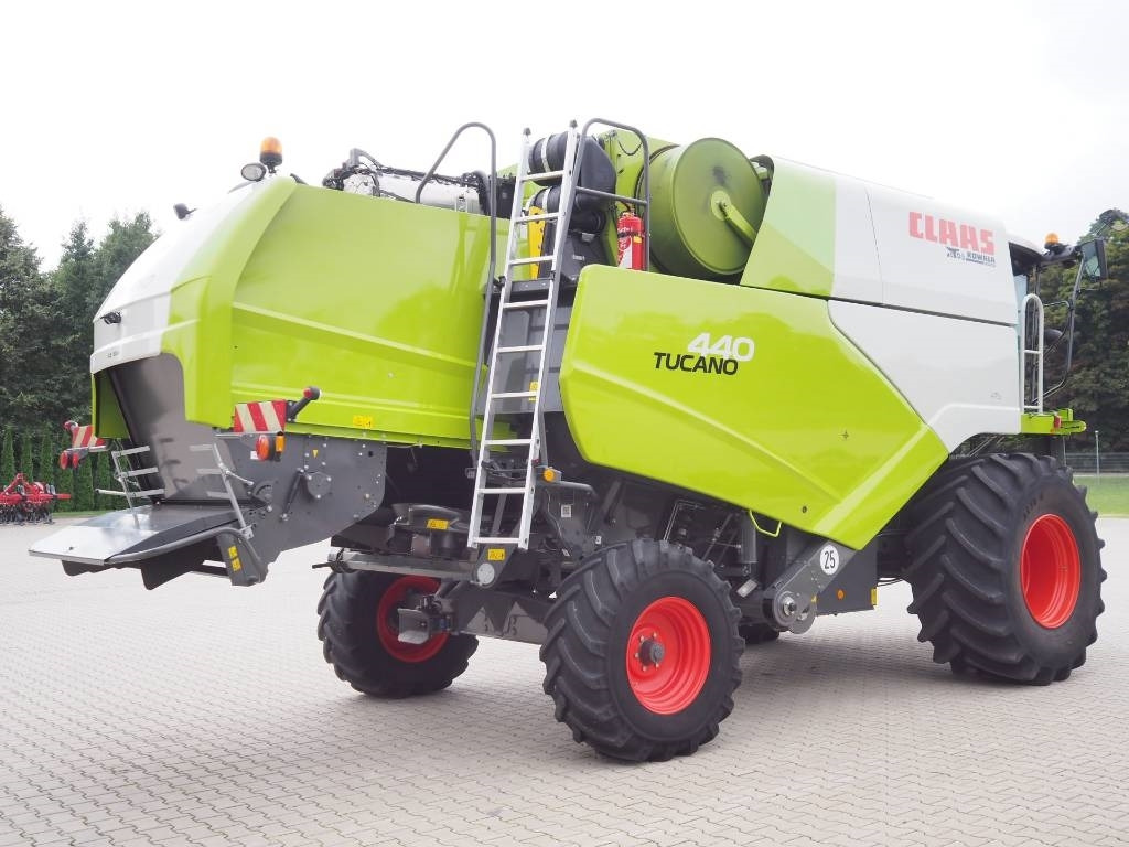 Claas Tucano 440 + V620 - Pemanen gabungan: gambar 3 Claas Tucano 440 + V620 - Pemanen gabungan: gambar 3