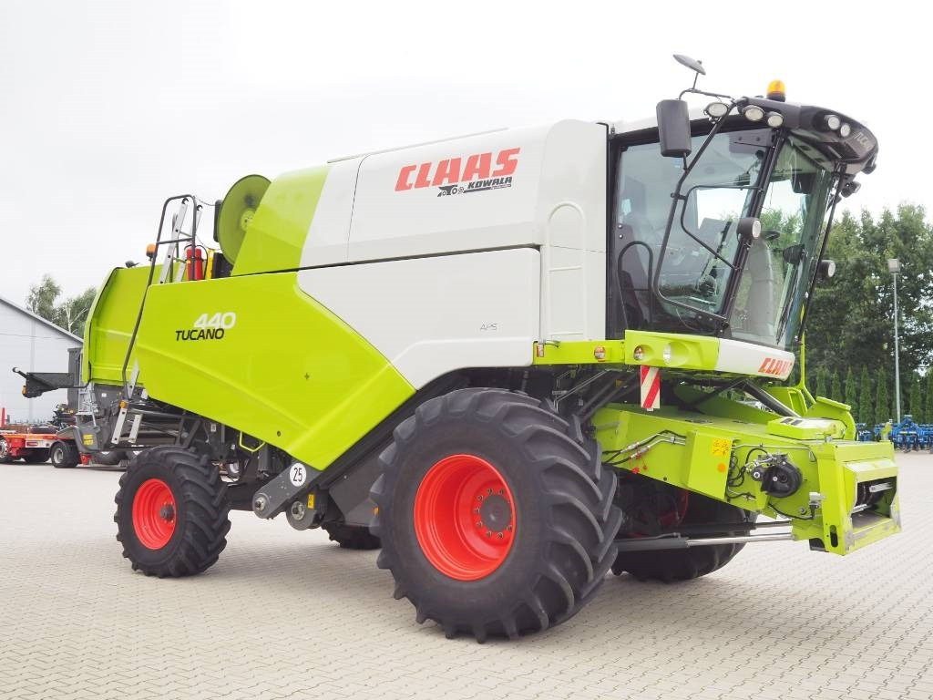Claas Tucano 440 + V620 - Pemanen gabungan: gambar 4 Claas Tucano 440 + V620 - Pemanen gabungan: gambar 4