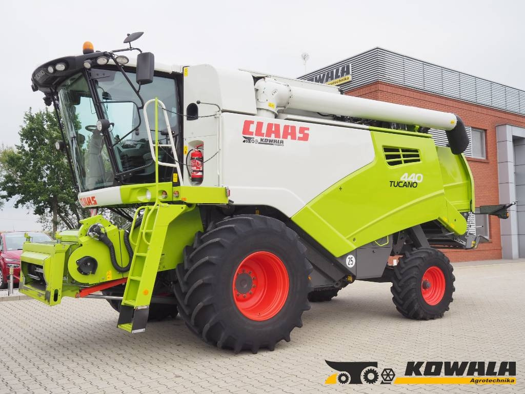 Claas Tucano 440 + V620 - Pemanen gabungan: gambar 1 Claas Tucano 440 + V620 - Pemanen gabungan: gambar 1