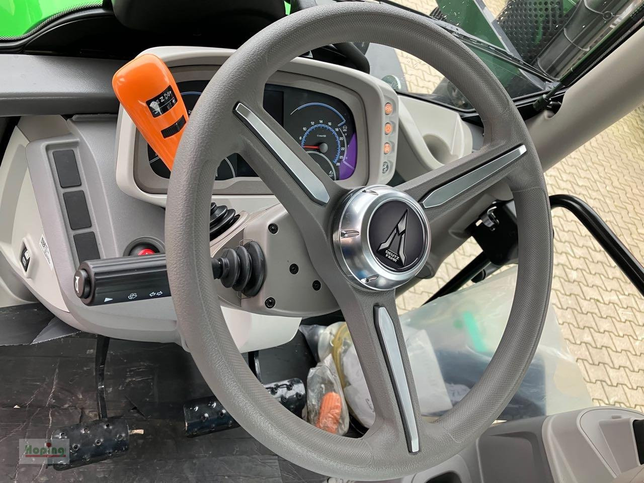 Leasing Deutz-Fahr 6125C TTV STAGE V Deutz-Fahr 6125C TTV STAGE V: gambar 14 Leasing Deutz-Fahr 6125C TTV STAGE V Deutz-Fahr 6125C TTV STAGE V: gambar 14